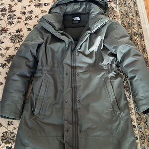 The North Face Women's Olive 550 Parka